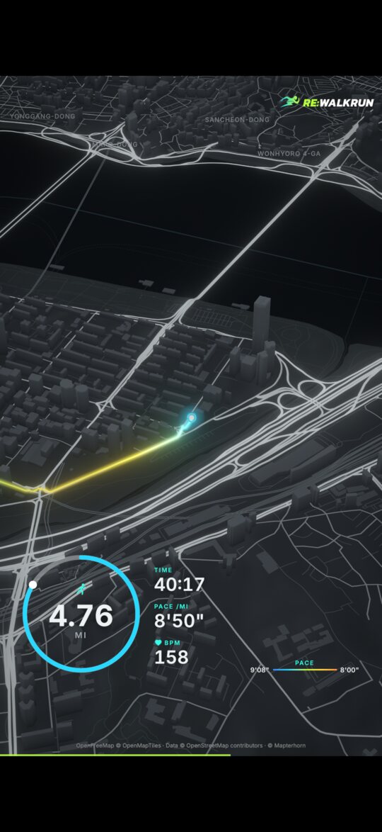 A night run replayed on a 3D map with a live ring of distance, time, pace and heart rate